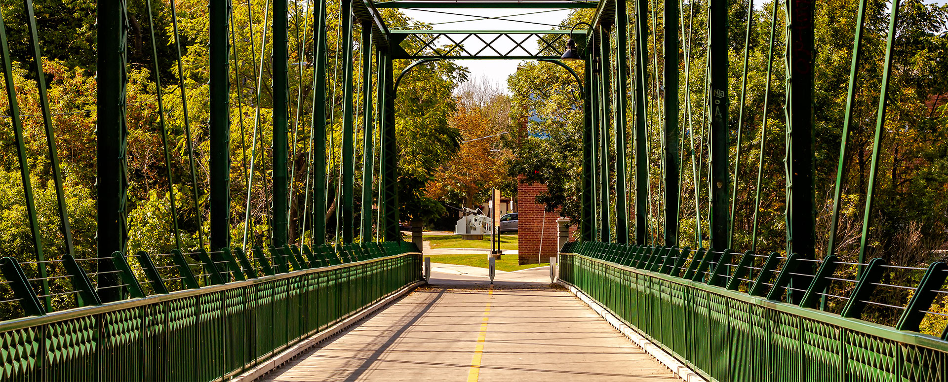 Lively concert scene. London is known for outdoor festivals and cozy, intimate venues, with music and theatre options to suit all tastes.
